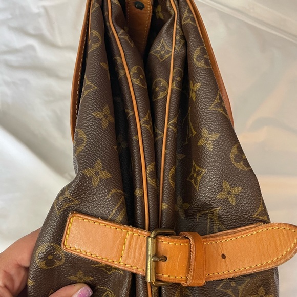 Authentic Louis Vuitton Saumur 43 - Picture 5 of 13